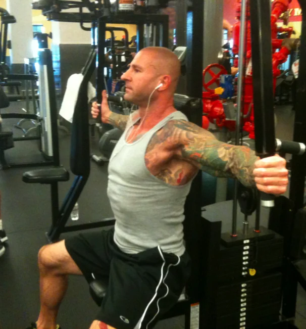 Seated Flye
